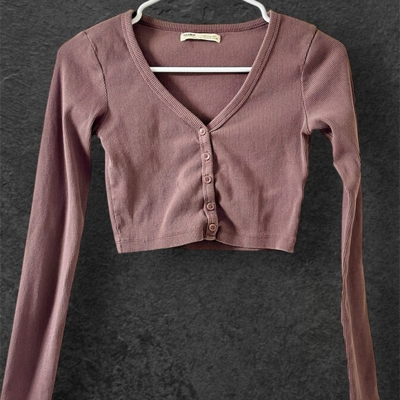 Like-New Pull&Bear Long Sleeve Cropped Button Down - Picture 1 of 3